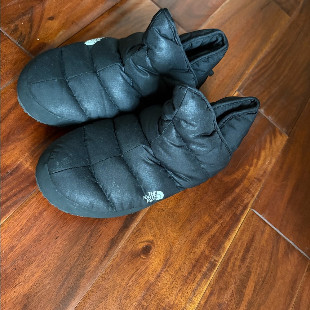 The North Face Kids Black Quilted Slippers